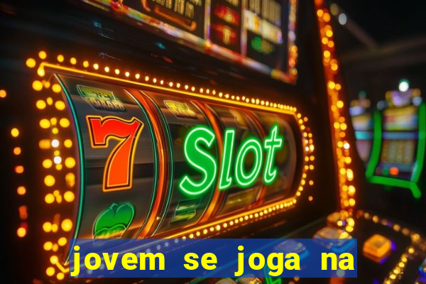 jovem se joga na linha do trem 2024